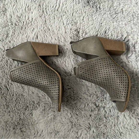 Open Toed Booties - Picture 3 of 4